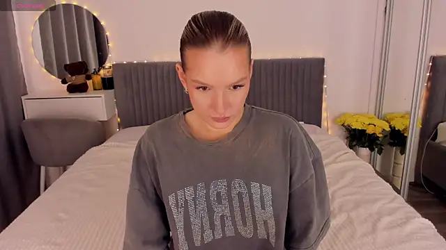 Snapshot of CassieRayss chatting on June 1, 2026, 1:24 pm CassieRayss online show from June 1, 2026, 1:24 pm