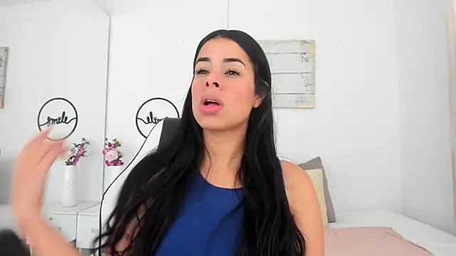 Snapshot of emma_castilloo chatting on March 3, 2025, 12:48 pm emma castilloo online show from March 3, 2025, 12:48 pm