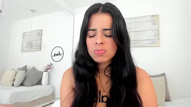 Snapshot of emma_castilloo chatting on March 5, 2025, 1:28 pm emma castilloo online show from March 5, 2025, 1:28 pm