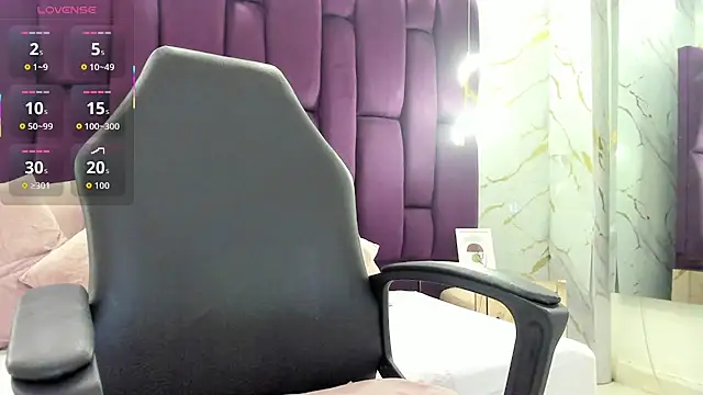 Snapshot of emma_castilloo chatting on April 9, 2026, 11:21 pm emma castilloo online show from April 9, 2026, 11:21 pm