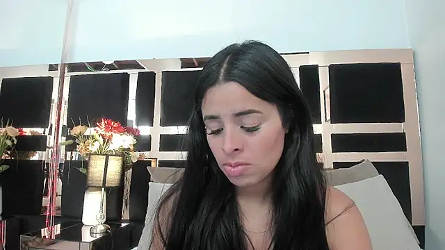 Snapshot of emma_castilloo chatting on April 13, 2026, 10:48 pm emma castilloo online show from April 13, 2026, 10:48 pm