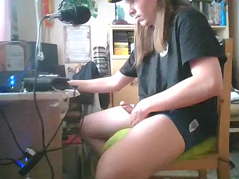 Snapshot of Davideksexy chatting on June 2, 2026, 6:21 pm Davideksexy online show from June 2, 2026, 6:21 pm