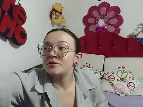 Angela 18honey online show from February 5, 2026, 1:43 am