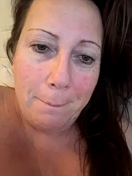 xsexycurvymilf online show from November 27, 2025, 8:16 am