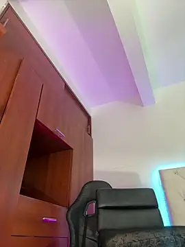 ivannapretyts online show from November 4, 2025, 4:17 pm