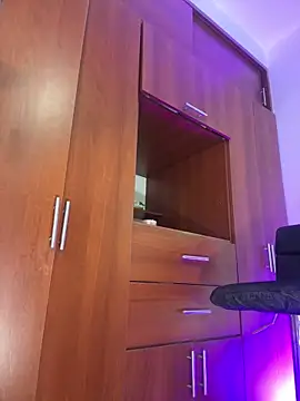 ivannapretyts online show from November 7, 2025, 5:24 pm