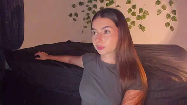 Snapshot of Coralinee_01 chatting on December 27, 2024, 12:29 am Coralinee 01 online show from December 27, 2024, 12:29 am