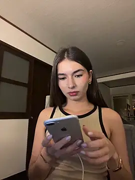 Snapshot of Coralinee_01 chatting on May 14, 2026, 12:28 am Coralinee 01 online show from May 14, 2026, 12:28 am