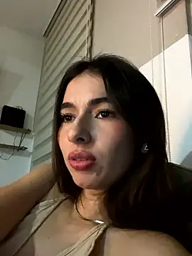 Snapshot of Coralinee_01 chatting on June 8, 2026, 1:28 am Coralinee 01 online show from June 8, 2026, 1:28 am