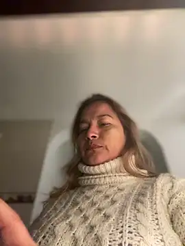 Snapshot of Jlo_69 chatting on January 28, 2025, 2:11 am Jlo 69 online show from January 28, 2025, 2:11 am