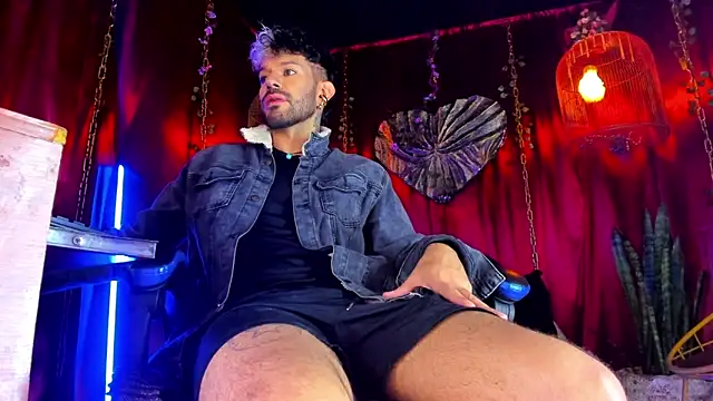 LatinMilk  online show from February 3, 2026, 12:42 am