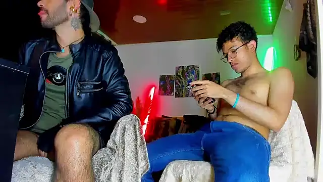 LatinMilk  online show from March 25, 2026, 3:34 am