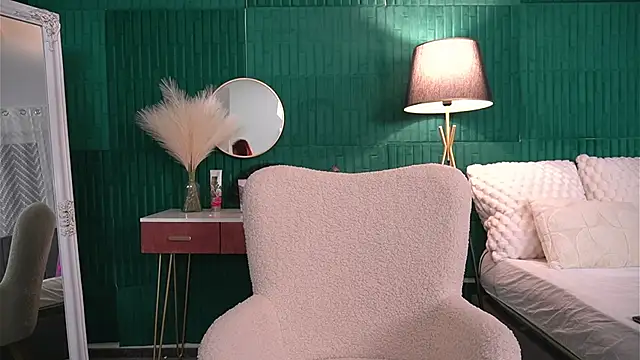 HaileyMoonn online show from December 1, 2025, 4:50 am