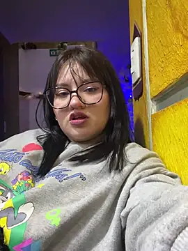 dannarossy  online show from December 19, 2024, 7:29 am