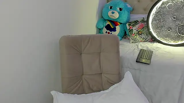 Snapshot of Helleamazing chatting on May 3, 2026, 4:40 am Helleamazing online show from May 3, 2026, 4:40 am