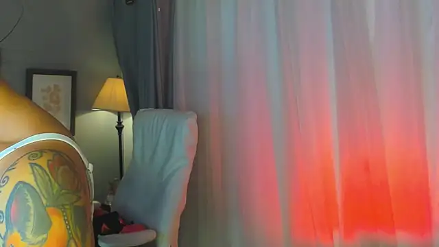 kira moon   online show from February 10, 2026, 8:13 pm