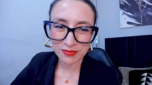 kira moon   online show from February 13, 2026, 9:33 pm