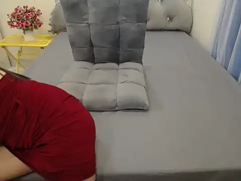 Lavender Sweet online show from November 17, 2025, 12:00 pm