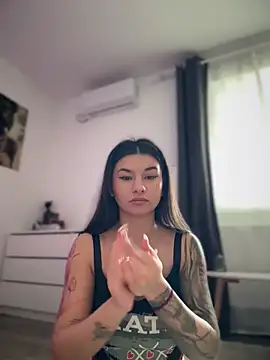 Snapshot of Simply_the_best chatting on February 9, 2026, 10:19 am Simply the best online show from February 9, 2026, 10:19 am