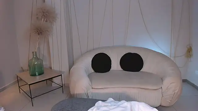 JessicaWilliams1 online show from February 27, 2025, 4:32 pm