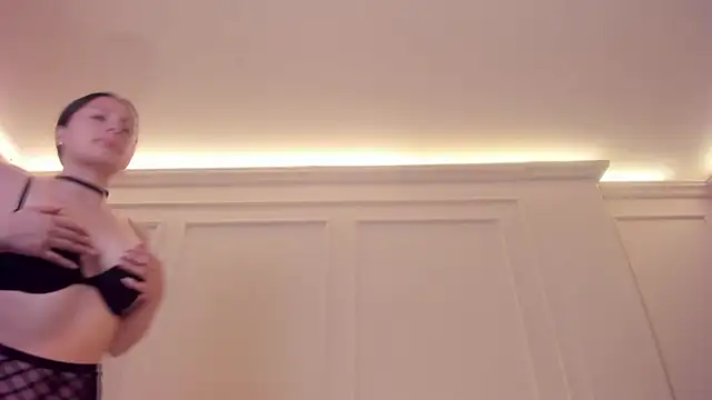 Snapshot of DominiqueVega chatting on December 14, 2024, 5:07 am DominiqueVega online show from December 14, 2024, 5:07 am