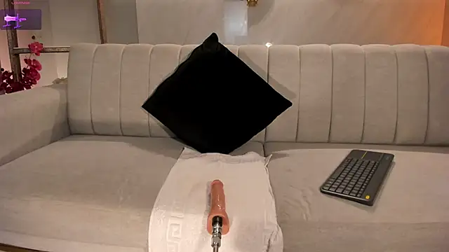 Snapshot of DominiqueVega chatting on January 10, 2025, 2:57 am DominiqueVega online show from January 10, 2025, 2:57 am