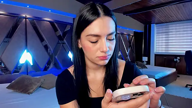 carina rossi online show from February 1, 2025, 12:37 pm