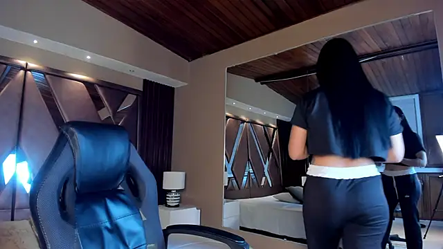 carina rossi online show from February 11, 2025, 11:32 am