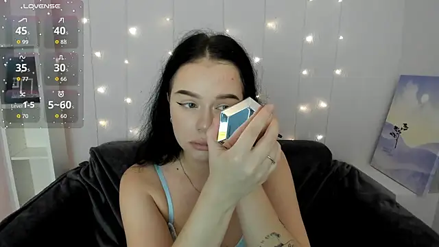 Snapshot of Lori__Hell chatting on November 3, 2025, 2:24 am Lori Hell online show from November 3, 2025, 2:24 am