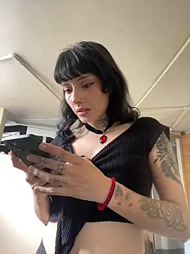 LiliJones  online show from October 21, 2025, 7:36 pm