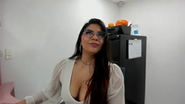 Snapshot of Luna_Dumont chatting on November 3, 2025, 11:11 am Luna Dumont online show from November 3, 2025, 11:11 am