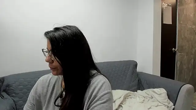 Snapshot of Luna_Dumont chatting on November 8, 2025, 5:07 am Luna Dumont online show from November 8, 2025, 5:07 am