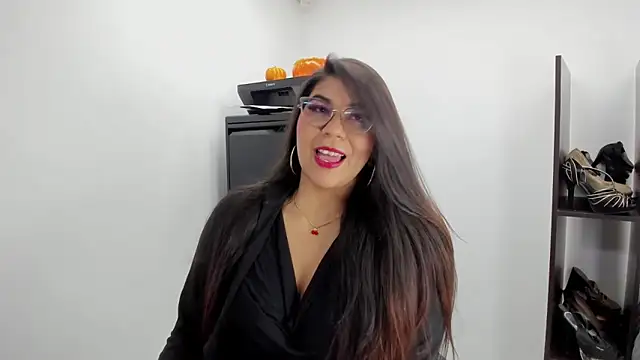 Snapshot of Luna_Dumont chatting on November 10, 2025, 11:20 am Luna Dumont online show from November 10, 2025, 11:20 am