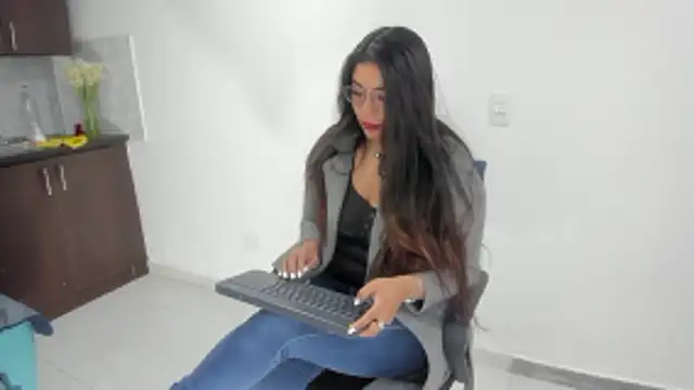 Luna Dumont online show from January 9, 2026, 11:24 am