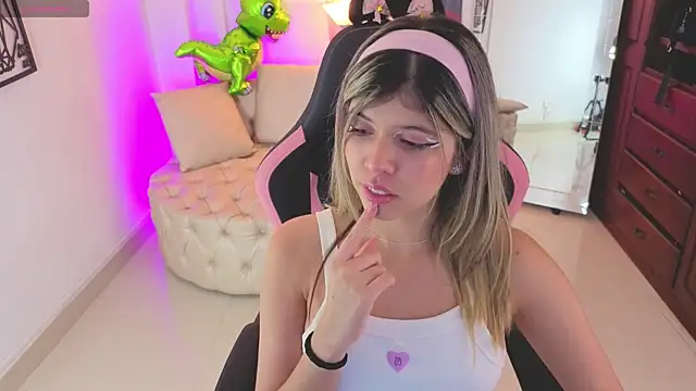 NATAASHA    online show from March 19, 2026, 3:43 am