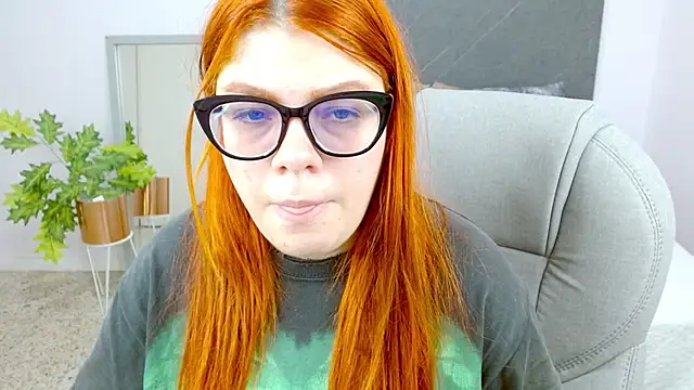 lucie nicolls online show from December 12, 2024, 8:10 pm