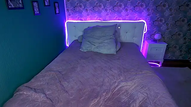 EmilyDiazofficial online show from February 5, 2026, 4:00 pm