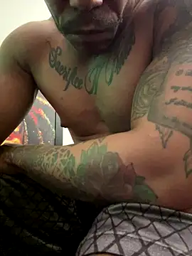 Snapshot of MidnightFlexxx chatting on October 22, 2025, 5:19 am MidnightFlexxx online show from October 22, 2025, 5:19 am