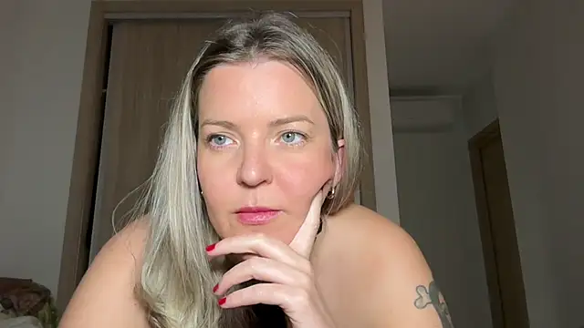 Snapshot of naughtyhollyxxxx chatting on January 9, 2025, 4:17 pm naughtyhollyxxxx online show from January 9, 2025, 4:17 pm