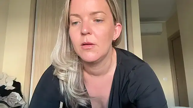 Snapshot of naughtyhollyxxxx chatting on September 15, 2025, 7:41 am naughtyhollyxxxx online show from September 15, 2025, 7:41 am