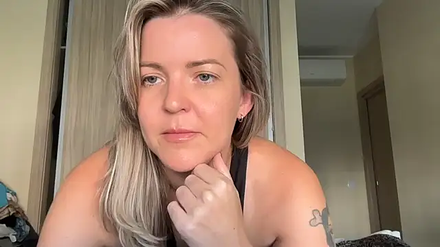 Snapshot of naughtyhollyxxxx chatting on September 30, 2025, 9:36 am naughtyhollyxxxx online show from September 30, 2025, 9:36 am