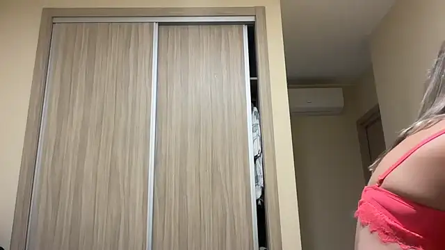 Snapshot of naughtyhollyxxxx chatting on October 16, 2025, 3:13 pm naughtyhollyxxxx online show from October 16, 2025, 3:13 pm