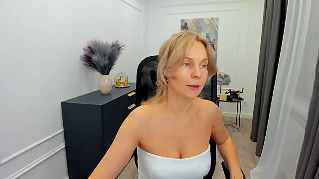 Snapshot of Sinty_Devis chatting on February 24, 2026, 4:21 am Sinty Devis online show from February 24, 2026, 4:21 am