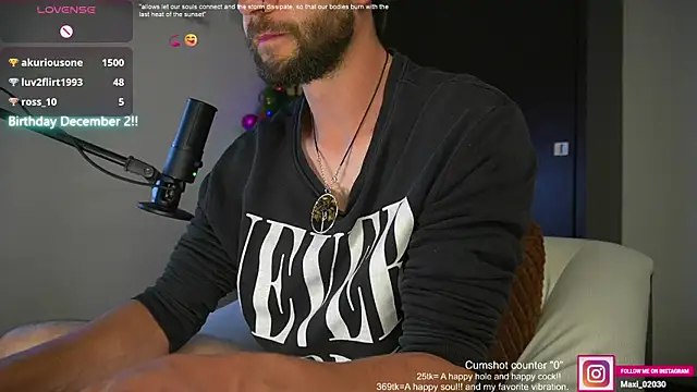 Snapshot of just_maxii chatting on December 2, 2024, 12:41 am just maxii online show from December 2, 2024, 12:41 am