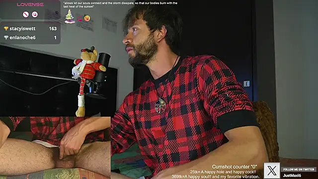 Snapshot of just_maxii chatting on December 22, 2024, 2:06 am just maxii online show from December 22, 2024, 2:06 am