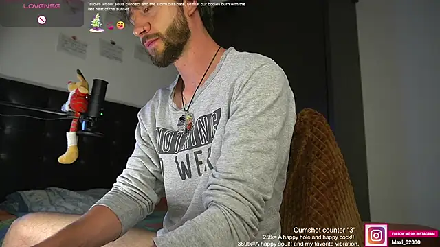 Snapshot of just_maxii chatting on December 23, 2024, 11:17 pm just maxii online show from December 23, 2024, 11:17 pm