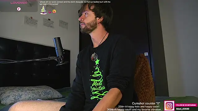 Snapshot of just_maxii chatting on January 22, 2025, 11:53 pm just maxii online show from January 22, 2025, 11:53 pm