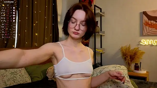 IdaValenti online show from February 17, 2025, 4:09 am