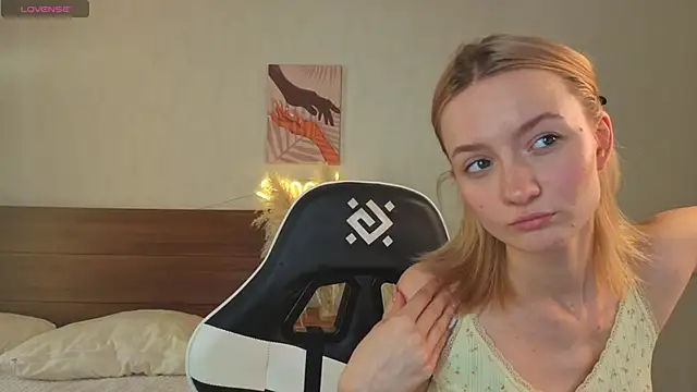 IdaValenti online show from September 26, 2025, 1:09 am