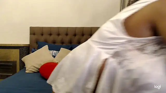 OmegaLipps online show from February 12, 2026, 3:34 am